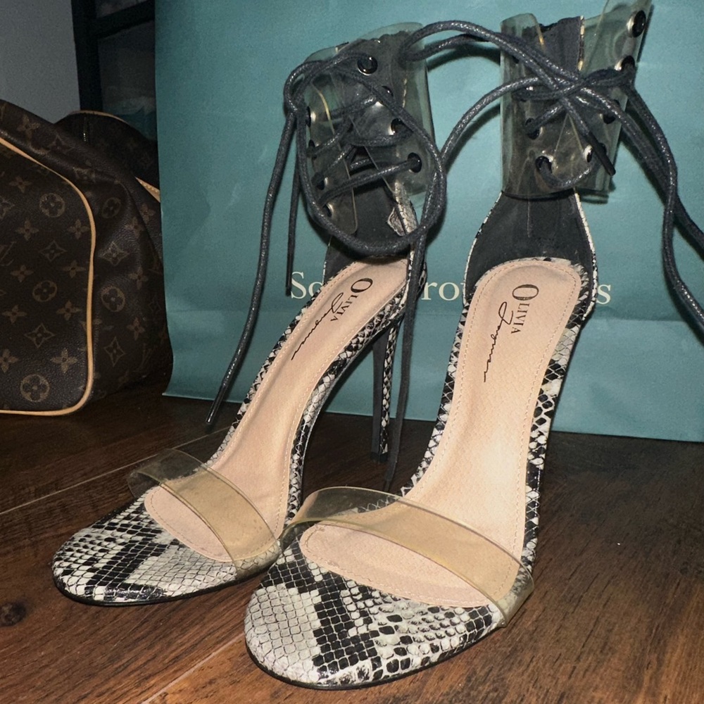 Olivia Jorgensen high heels 8.5 snake print